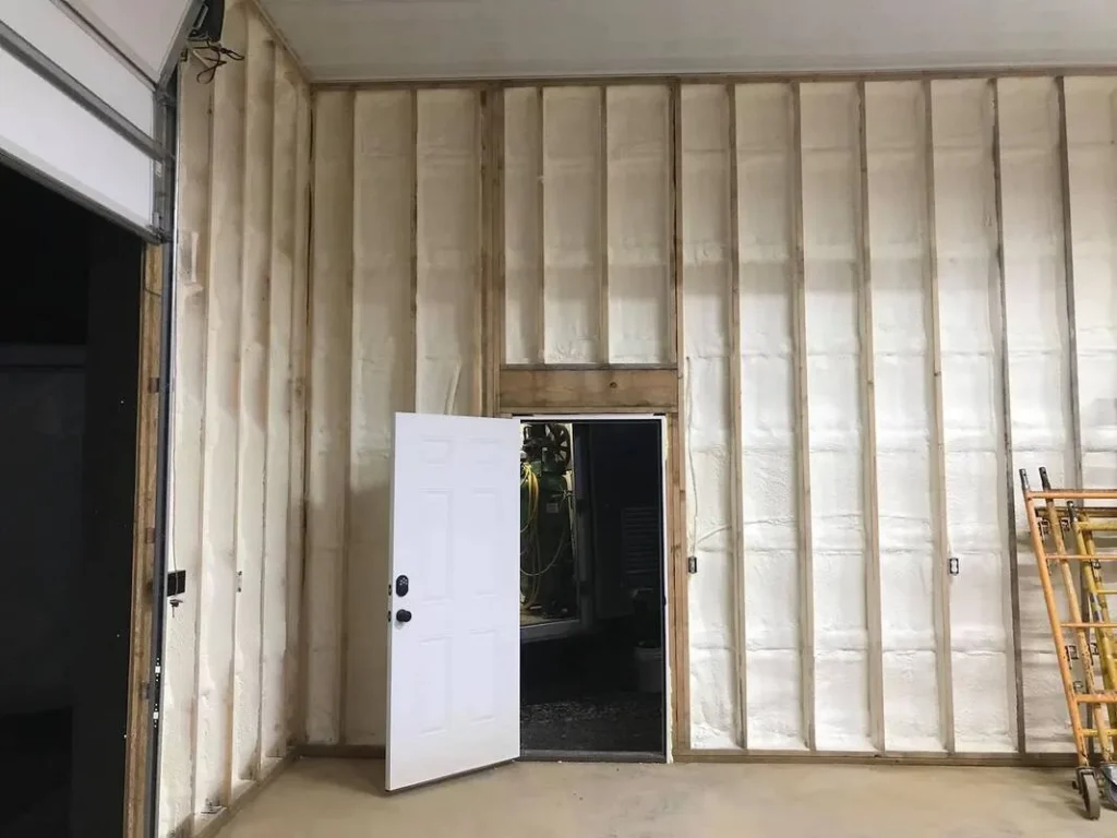 Jasa Spray Foam Insulation Ballroom Murah #1